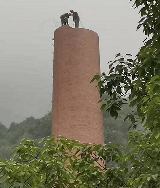 高空拆除公司:技術(shù)雄厚,環(huán)保拆除！