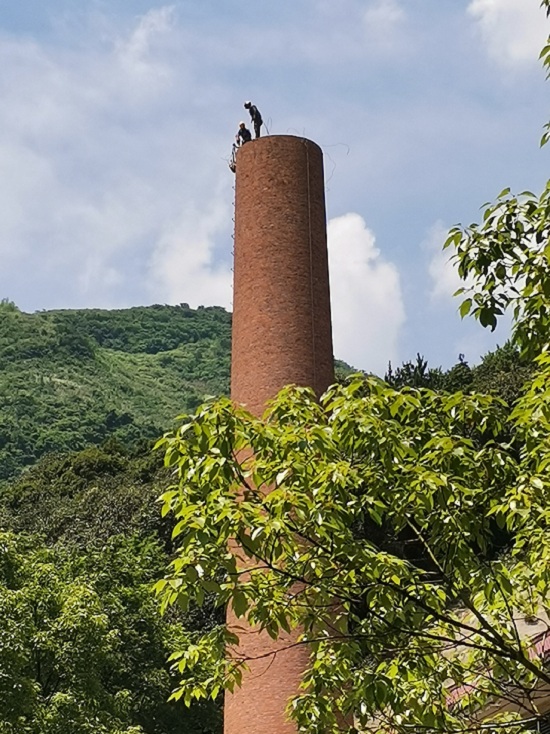 拆除煙囪公司:如何做到安全與環(huán)保雙贏？